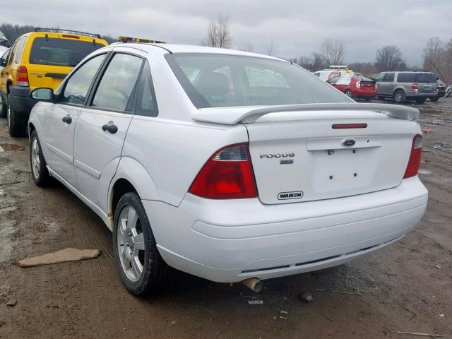 1FAHP34N17W251922 - 2007 FORD FOCUS ZX4 WHITE photo 3