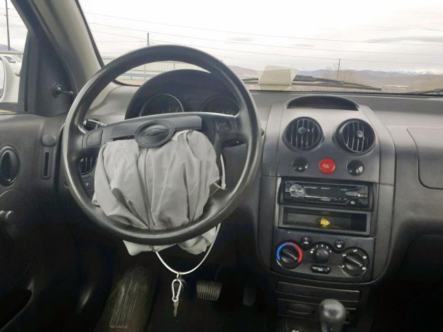 KL1TD56666B541973 - 2006 CHEVROLET AVEO BASE Ақ фото 9