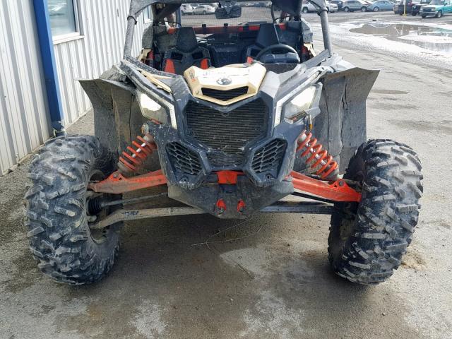 3JBVXAW26HK002956 - 2017 CAN-AM MAVERICK X TWO TONE photo 10