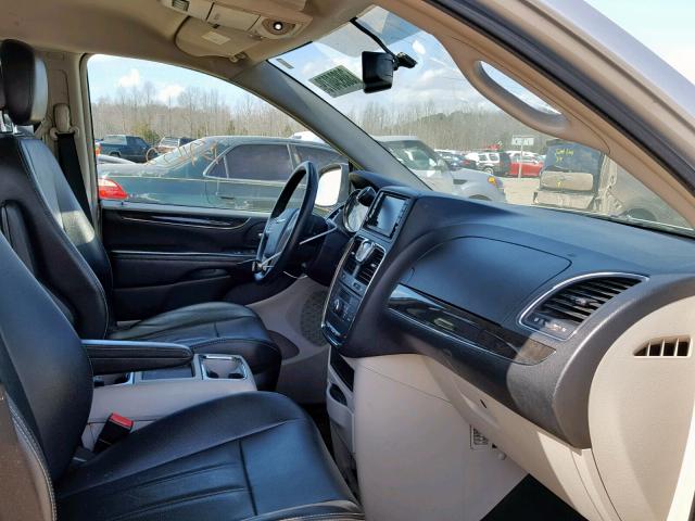 2C4RC1BG4CR330717 - 2012 CHRYSLER TOWN & COU SILVER photo 5