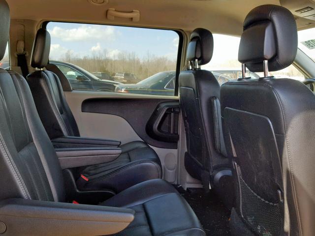 2C4RC1BG4CR330717 - 2012 CHRYSLER TOWN & COU SILVER photo 6