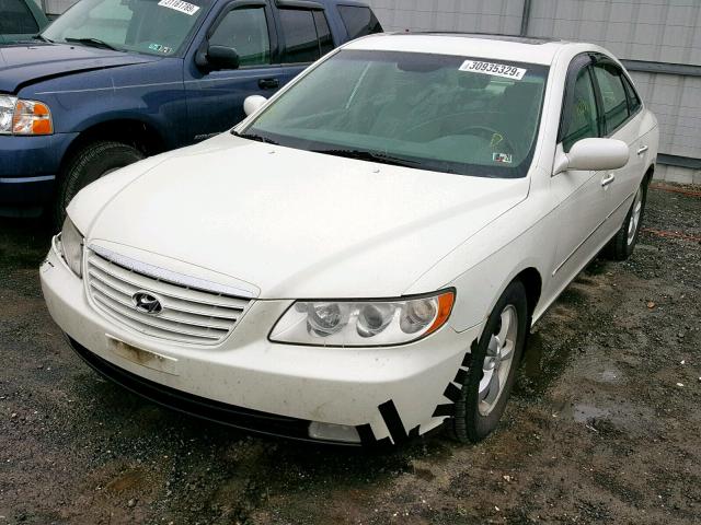 KMHFC46F76A136984 - 2006 HYUNDAI AZERA SE WHITE photo 2