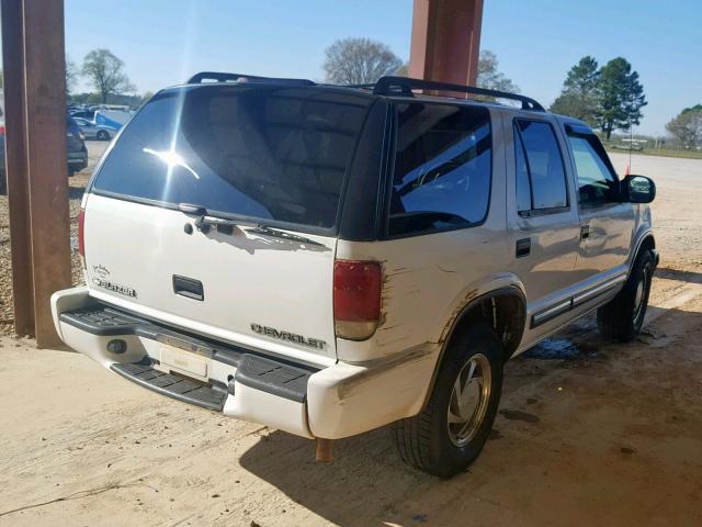 1GNDT13W812176242 - 2001 CHEVROLET BLAZER WHITE photo 4