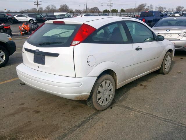 1FAFP31N57W335608 - 2007 FORD FOCUS ZX3 WHITE photo 4