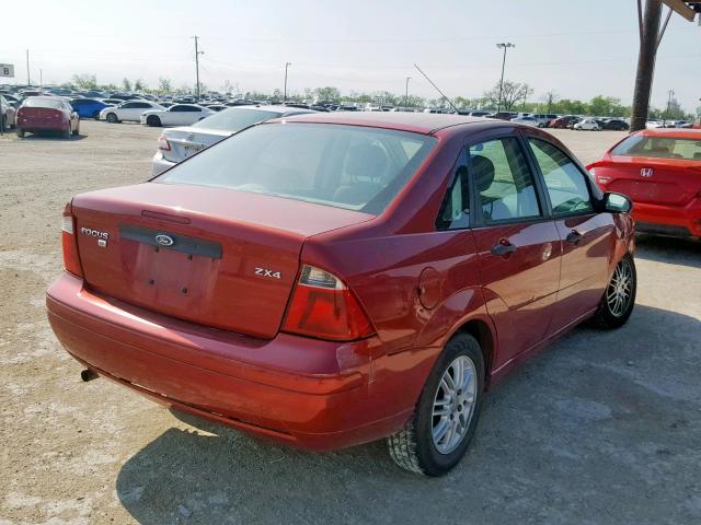 1FAFP34N35W168156 - 2005 FORD FOCUS ZX4 RED photo 4