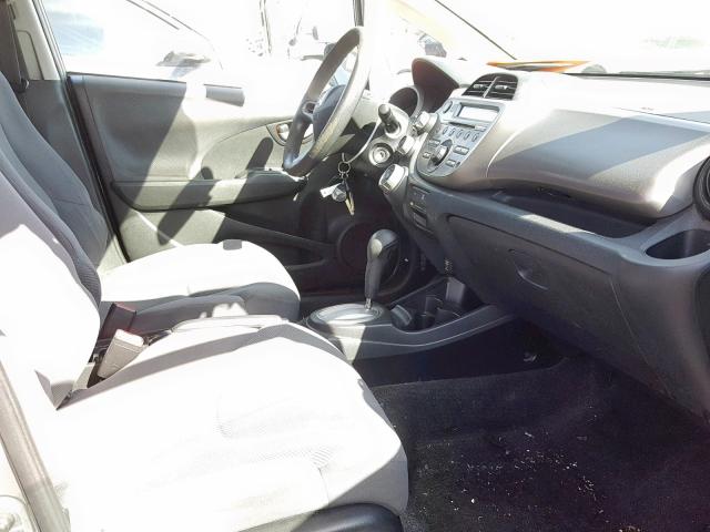 JHMGE88219S015661 - 2009 HONDA FIT GRAY photo 5