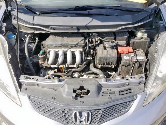 JHMGE88219S015661 - 2009 HONDA FIT GRAY photo 7