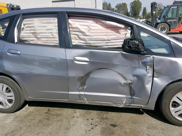 JHMGE88219S015661 - 2009 HONDA FIT GRAY photo 9