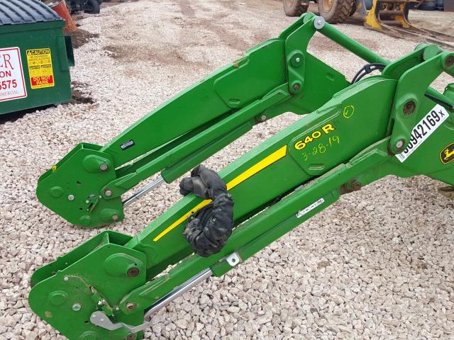 1P0640RXKJC007474 - 2018 JOHN DEERE LOAD FORKS GREEN photo 6