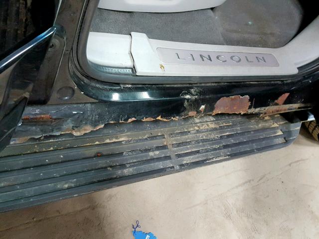 5LMFU28R74LJ24504 - 2004 LINCOLN NAVIGATOR Qara foto 9