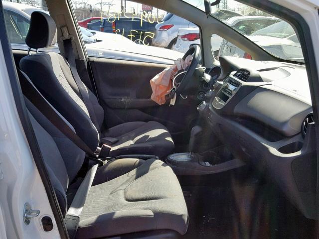 JHMGE8H33DC055378 - 2013 HONDA FIT WHITE photo 5