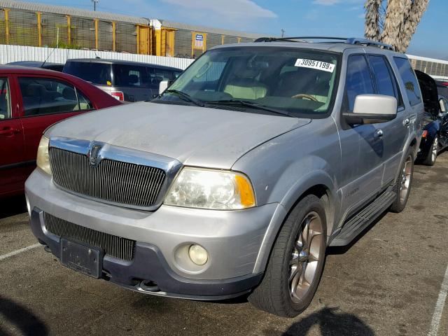 5LMFU28R14LJ13434 - 2004 LINCOLN NAVIGATOR 白色 照片 2