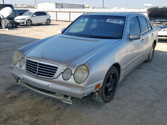 WDBJF65J1YB086537 - 2000 MERCEDES-BENZ E 320 SILVER photo 2