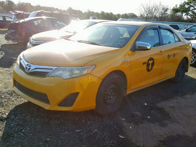 4T1BD1FK1CU044299 - 2012 TOYOTA CAMRY HYBR YELLOW photo 2