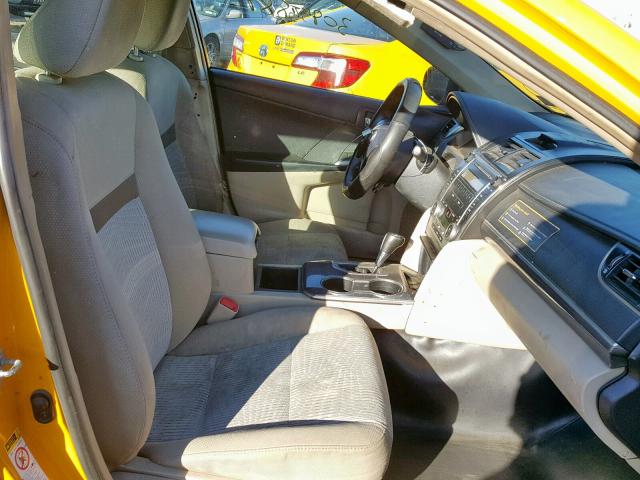 4T1BD1FK1CU044299 - 2012 TOYOTA CAMRY HYBR YELLOW photo 5