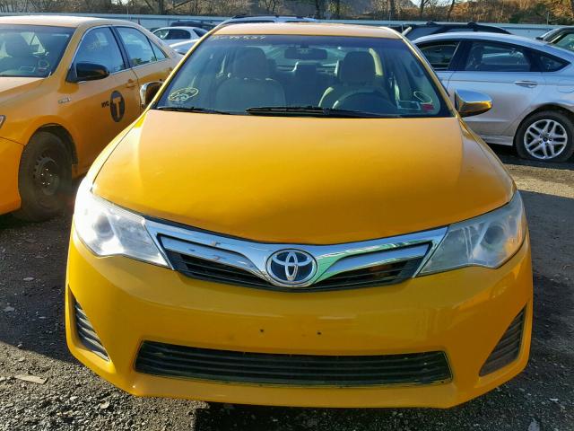 4T1BD1FK1CU044299 - 2012 TOYOTA CAMRY HYBR YELLOW photo 9