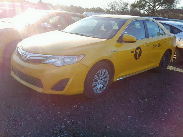 4T1BD1FK9DU080372 - 2013 TOYOTA CAMRY HYBR YELLOW photo 2