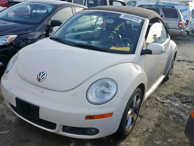 3VWSF31Y26M312241 - 2006 VOLKSWAGEN NEW BEETLE კრემისფერი ფოტო 2