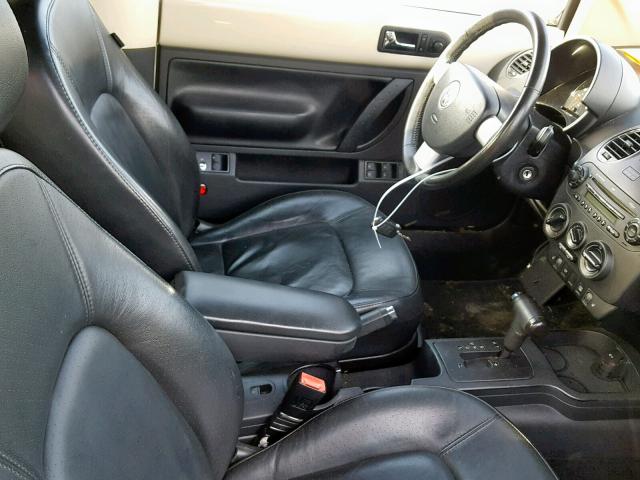 3VWSF31Y26M312241 - 2006 VOLKSWAGEN NEW BEETLE კრემისფერი ფოტო 5