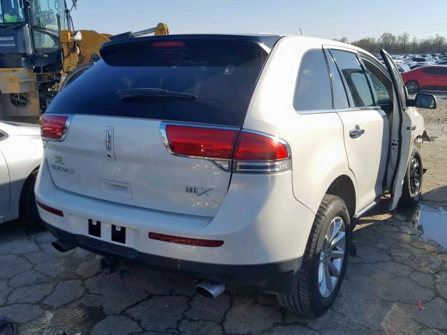 2LMDJ6JK3DBL29328 - 2013 LINCOLN MKX WHITE photo 4