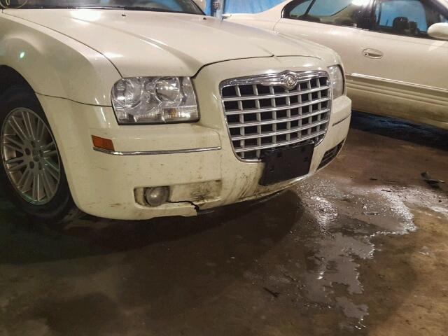 2C3KA53G78H241433 - 2008 CHRYSLER 300 TOURIN CREAM photo 10