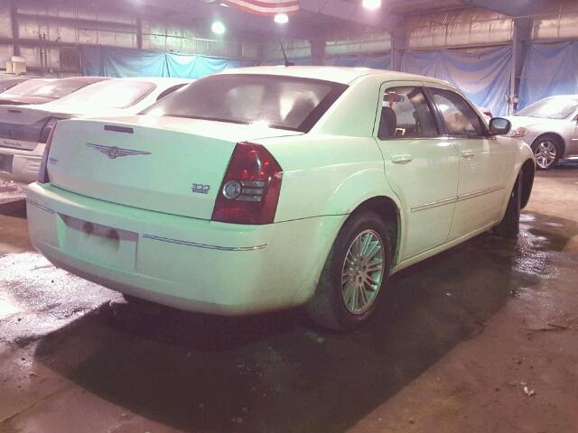 2C3KA53G78H241433 - 2008 CHRYSLER 300 TOURIN CREAM photo 4