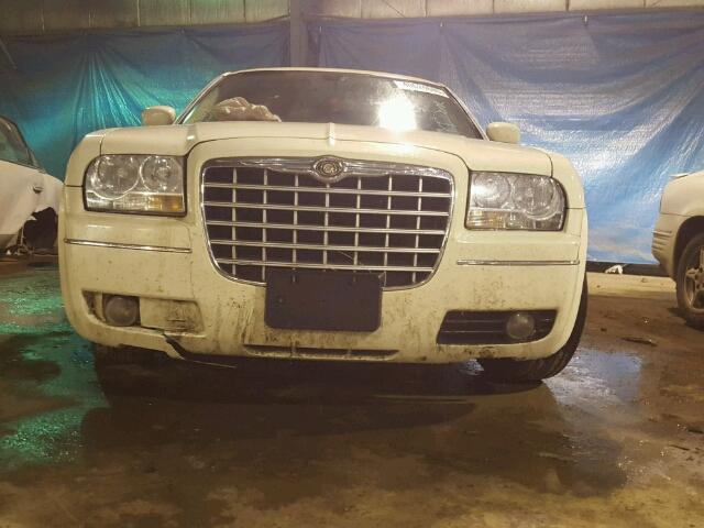 2C3KA53G78H241433 - 2008 CHRYSLER 300 TOURIN CREAM photo 9