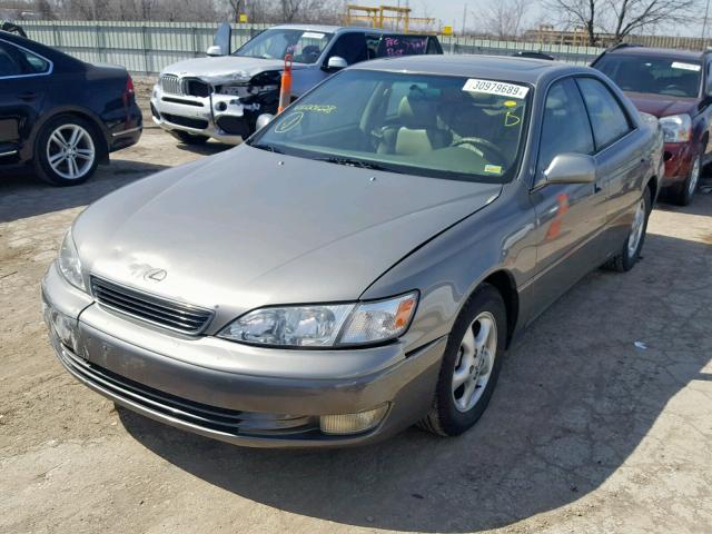 JT8BF22G3V5001228 - 1997 LEXUS ES 300 BEIGE photo 2