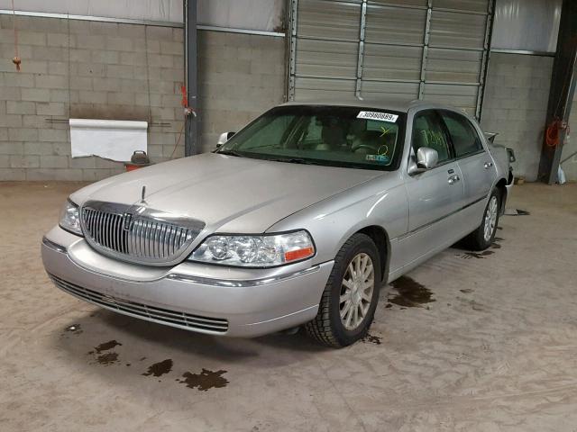 1LNHM81WX7Y631645 - 2007 LINCOLN TOWN CAR S GRAY photo 2