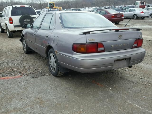 4T1BG12K0TU663117 - 1996 TOYOTA CAMRY DX GRAY photo 3