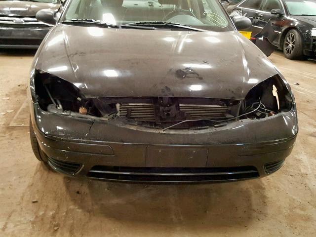 1FAFP34N55W289903 - 2005 FORD FOCUS ZX4 BLACK photo 9