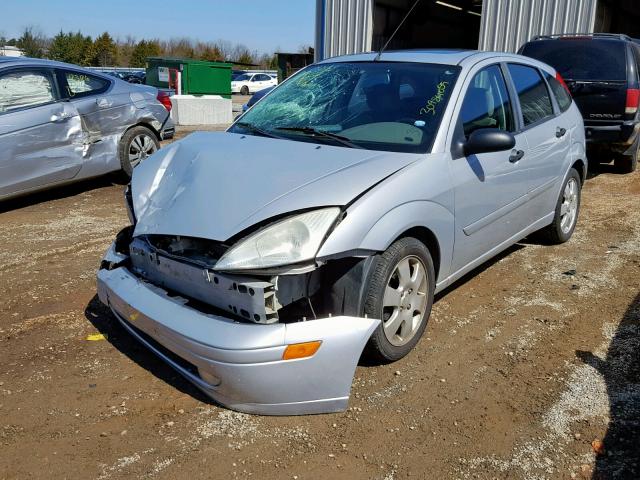 3FAFP37382R173751 - 2002 FORD FOCUS ZX5 SILVER photo 2