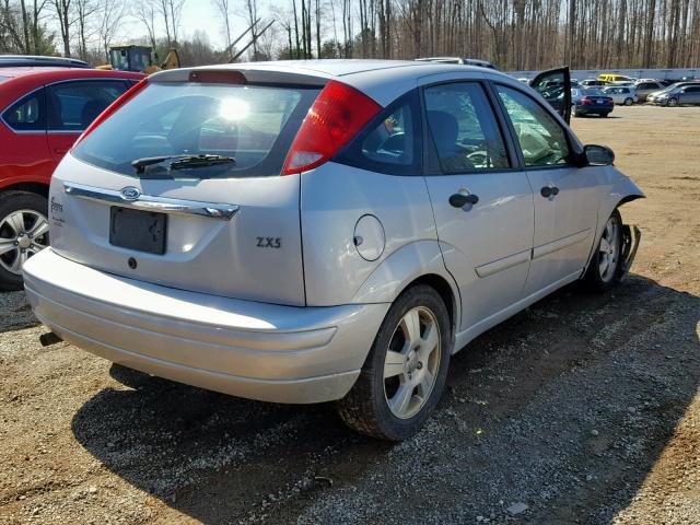 3FAFP37382R173751 - 2002 FORD FOCUS ZX5 SILVER photo 4