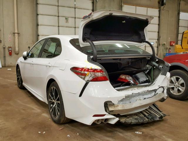 4T1B21HK5JU510199 - 2018 TOYOTA CAMRY HYBR WHITE photo 3