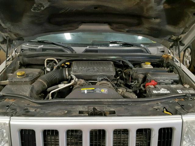 1J8HG48N06C246620 - 2006 JEEP COMMANDER SILVER photo 7