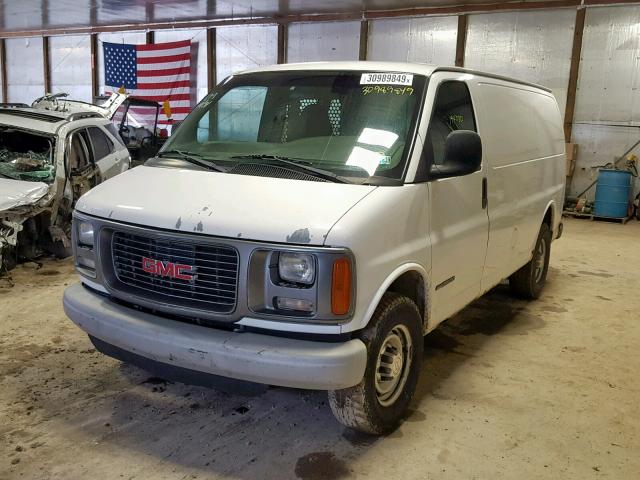 1GTHG35RX21109912 - 2002 GMC SAVANA G35 WHITE photo 2