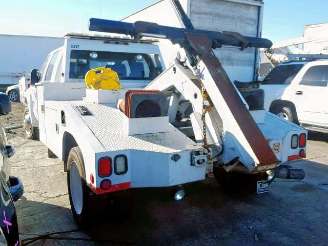 1FD0W5GT9BEA57018 - 2011 FORD F550 SUPER WHITE photo 3