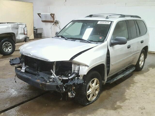 1GKDT13S282118762 - 2008 GMC ENVOY SILVER photo 2