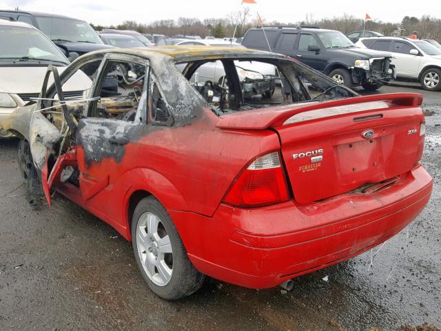 1FAFP34N95W295140 - 2005 FORD FOCUS ZX4 RED photo 3