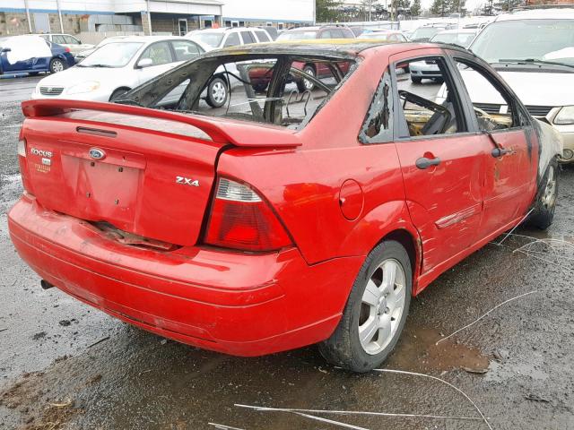 1FAFP34N95W295140 - 2005 FORD FOCUS ZX4 RED photo 4