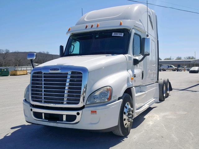 1FUJGLDV5DSBT0627 - 2013 FREIGHTLINER CASCADIA 1 WHITE photo 2