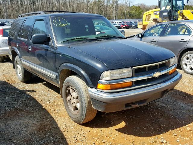 1GNDT13W5YK158629 - 2000 CHEVROLET BLAZER BLACK photo 1