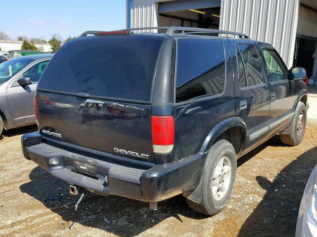 1GNDT13W5YK158629 - 2000 CHEVROLET BLAZER BLACK photo 4