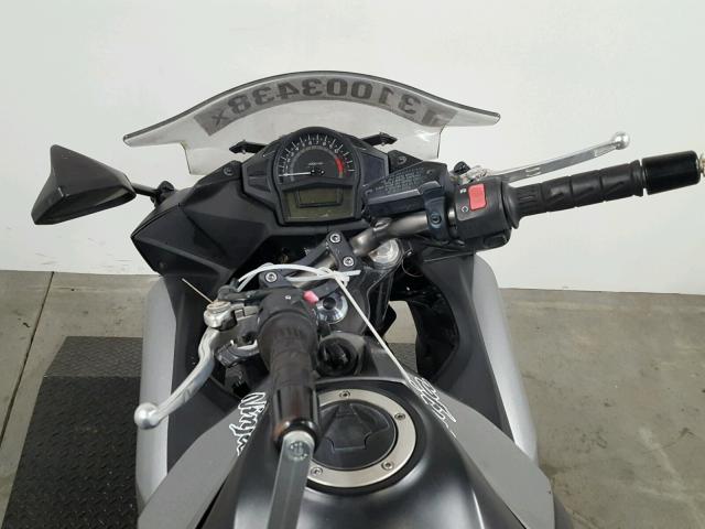 JKAEXEE17EDA17066 - 2014 KAWASAKI EX650 E GRAY photo 8