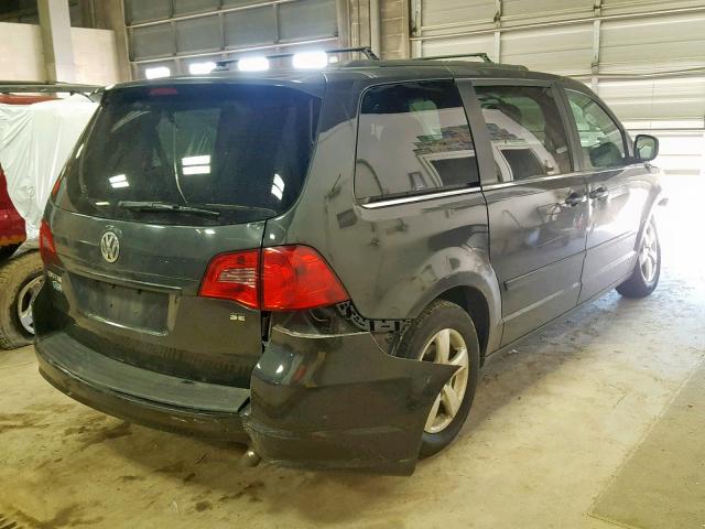 2V4RW3DG0BR669947 - 2011 VOLKSWAGEN ROUTAN SE GRAY photo 4