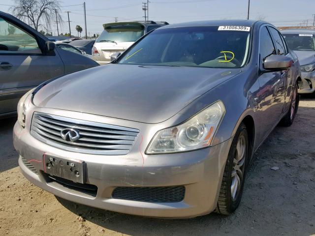 JNKCV61E79M310002 - 2009 INFINITI G37 BASE GRAY photo 2