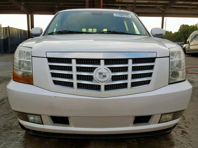 1GYFC66888R188561 - 2008 CADILLAC ESCALADE E WHITE photo 9