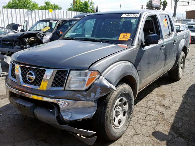 1N6AD07U58C434472 - 2008 NISSAN FRONTIER C GRAY photo 2