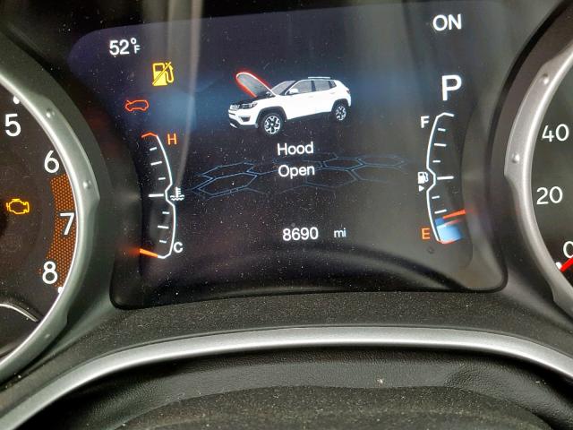 3C4NJDBB2JT175685 - 2018 JEEP COMPASS LA Biały zdjęcie 8