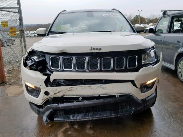 3C4NJDBB2JT175685 - 2018 JEEP COMPASS LA Biały zdjęcie 9